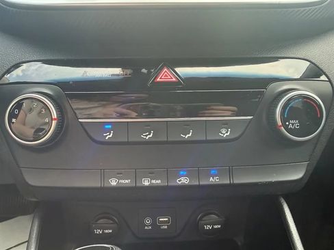 Used 2020 Hyundai Tucson SE w/ Winter Weather Package AWD/4WD image 17