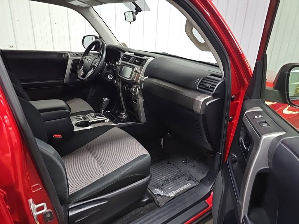 Used 2018 Toyota 4Runner SR5 AWD/4WD image 16