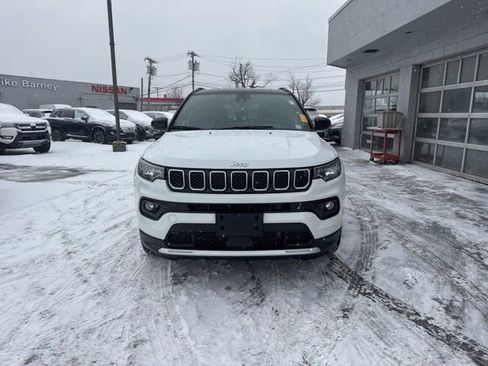 Used 2023 Jeep Compass Limited image 7