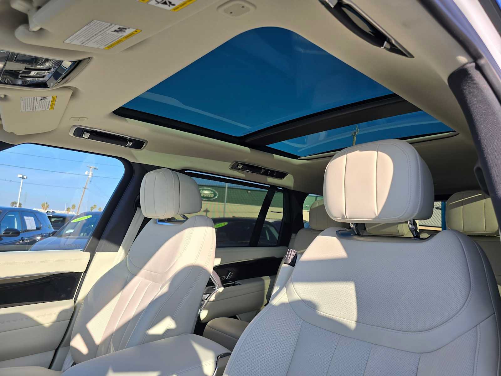 New 2025 Land Rover Range Rover Long Wheelbase SE AWD/4WD image 22