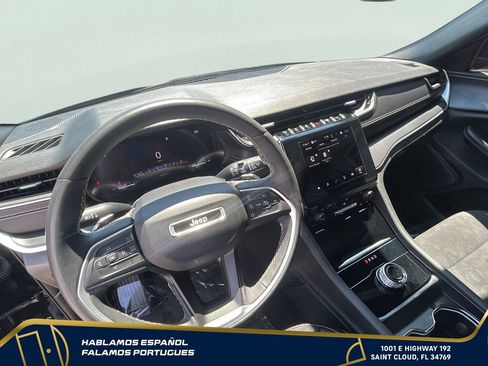 Used 2024 Jeep Grand Cherokee L Altitude AWD/4WD image 14