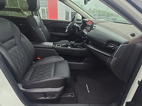 Used 2023 Nissan Rogue Platinum w/ Platinum Premium Package image 28