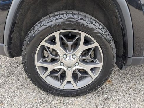 Used 2019 Jeep Grand Cherokee Limited w/ Trailer Tow Group IV AWD/4WD image 12