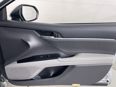 Used 2018 Toyota Camry XLE w/ Four Season Floor Mat Package image 23