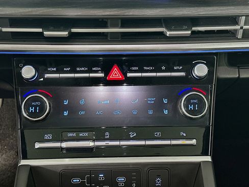 Used 2025 Hyundai Santa Fe Limited image 23