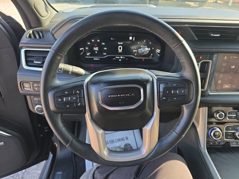 Used 2023 GMC Yukon Denali AWD/4WD image 17