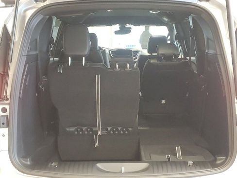 New 2026 Chrysler Pacifica Select image 5