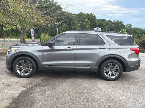 Used 2021 Ford Explorer XLT w/ Equipment Group 202A RWD image 4