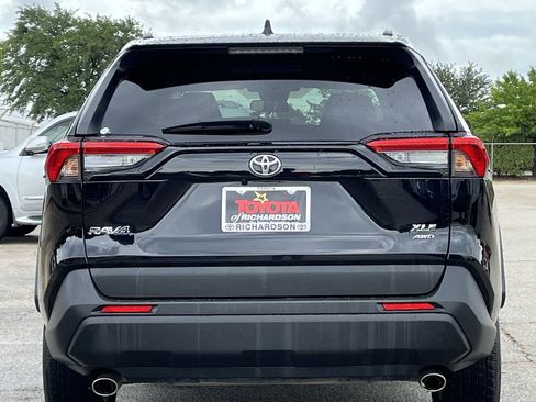 Used 2025 Toyota RAV4 XLE AWD/4WD image 5