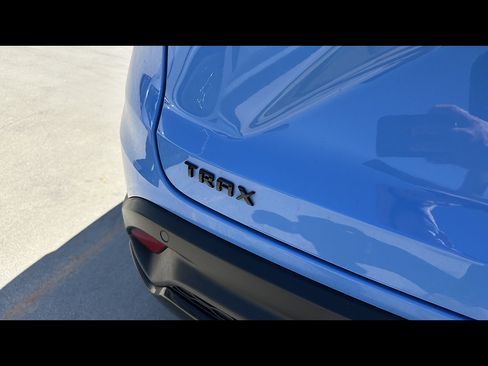 Used 2024 Chevrolet Trax RS w/ Sunroof Package FWD image 5