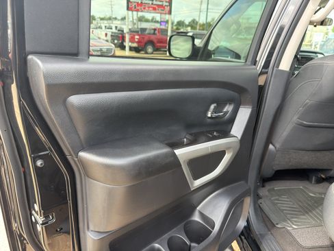Used 2019 Nissan Titan SV AWD/4WD image 38
