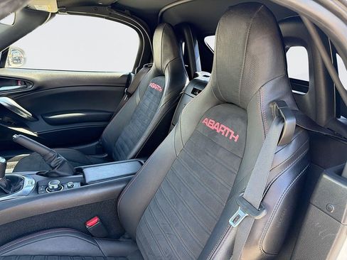 Used 2019 FIAT 124 Spider Abarth RWD image 21