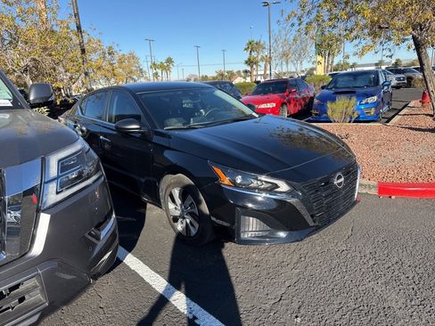 Used 2025 Nissan Altima 2.5 S image 4