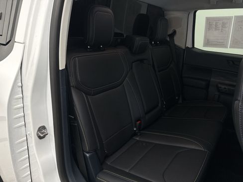 Used 2025 Ford Maverick Lobo image 17