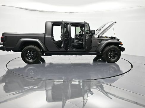 Certified 2025 Jeep Gladiator Sport image 53