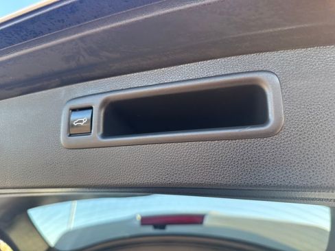 Used 2021 Toyota Highlander XLE image 9