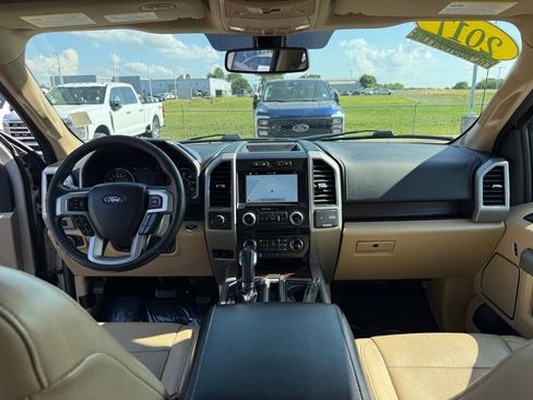 Used 2017 Ford F150 Lariat w/ Equipment Group 502A Luxury AWD/4WD image 15