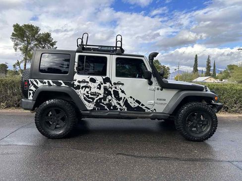 Used 2010 Jeep Wrangler Unlimited Sport image 7