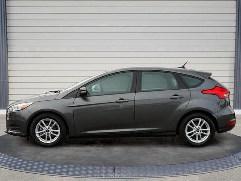 Used 2018 Ford Focus SE w/ Cold Weather Package FWD image 4