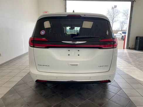 Used 2023 Chrysler Pacifica Limited image 6