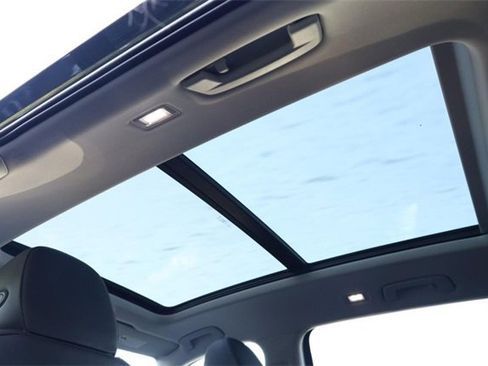 New 2025 Volkswagen Tiguan SE image 9