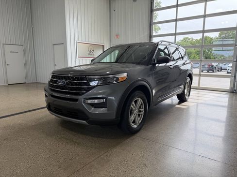 Used 2023 Ford Explorer XLT w/ Equipment Group 202A AWD/4WD image 2