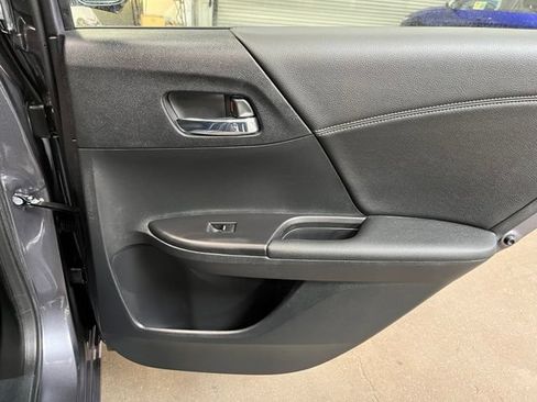 Used 2017 Honda Accord EX image 13