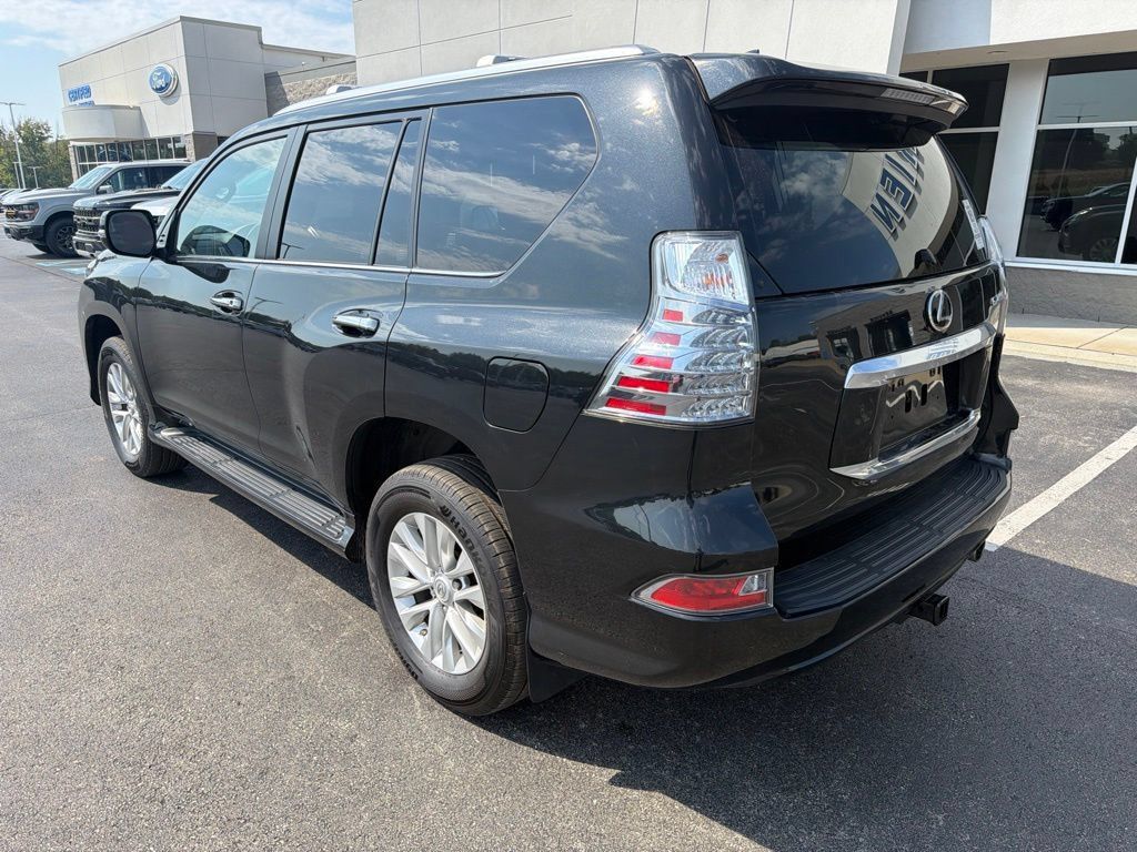 Used 2023 Lexus GX 460 Premium w/ Premium Package AWD/4WD image 2