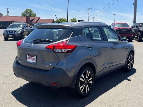 Used 2018 Nissan Kicks SV FWD image 3