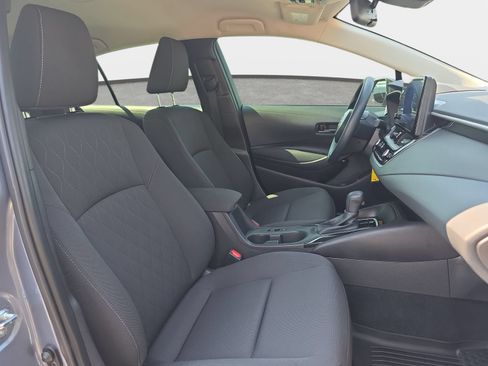 Used 2025 Toyota Corolla LE FWD image 10