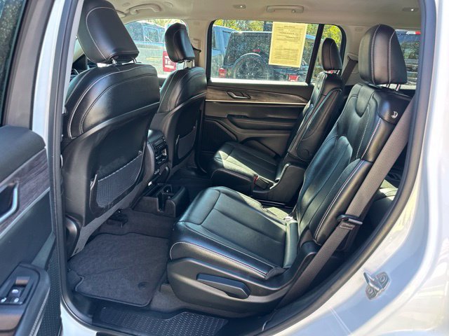 Used 2023 Jeep Grand Cherokee L Limited AWD/4WD image 29