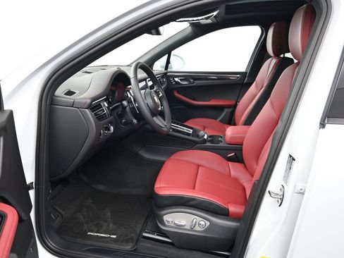 Certified 2026 Porsche Macan image 4