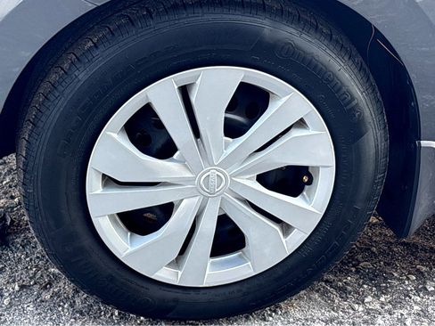 Used 2022 Nissan Versa S image 16