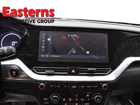 Used 2022 Kia Niro EX FWD image 12