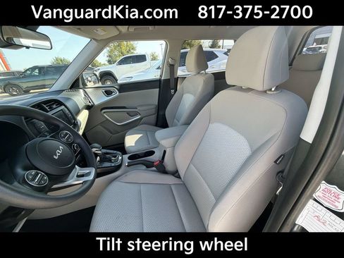 Certified 2025 Kia Soul LX w/ LX Technology Package FWD image 15