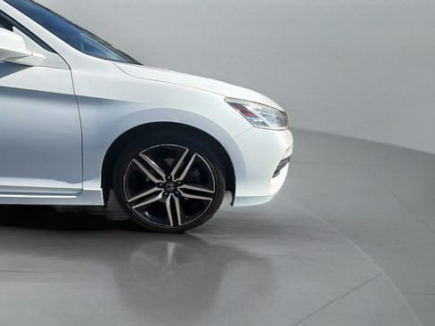 Used 2017 Honda Accord Touring image 35