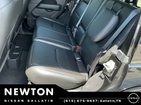 Used 2023 Jeep Wrangler Unlimited Sahara w/ Cold Weather Group AWD/4WD image 19