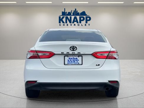 Used 2018 Toyota Camry LE FWD image 6