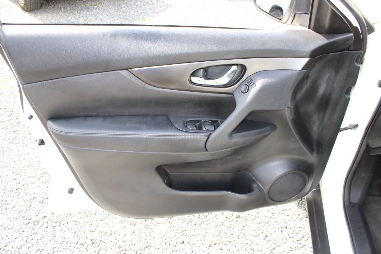 Used 2015 Nissan Rogue S AWD/4WD image 20