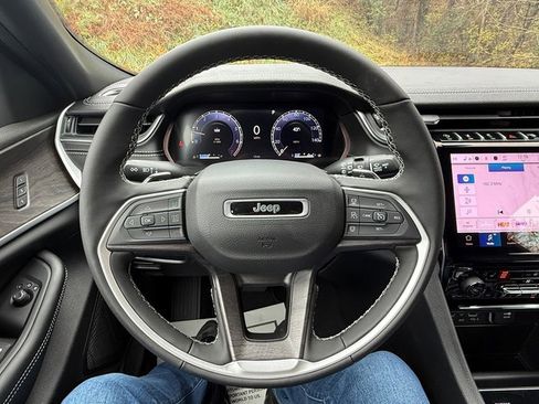 New 2025 Jeep Grand Cherokee L Limited w/ Black Appearance Package image 26