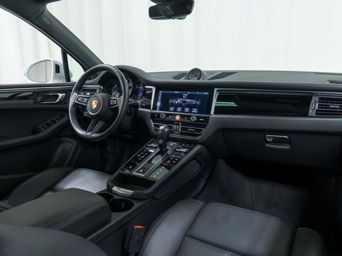 Certified 2023 Porsche Macan image 18