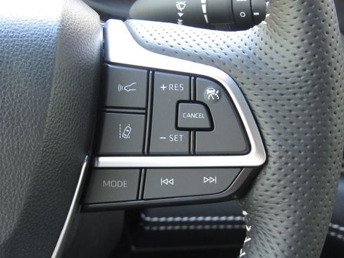 Used 2026 Toyota Sienna XSE AWD/4WD image 29