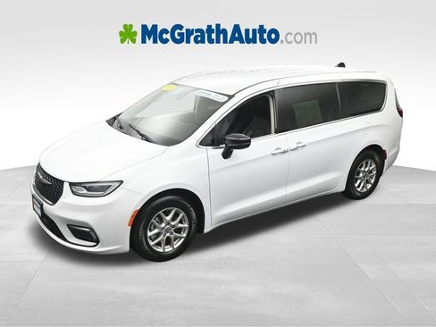 Used 2024 Chrysler Pacifica Touring-L FWD image 25