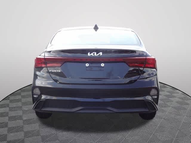 Used 2023 Kia Forte LXS FWD image 3