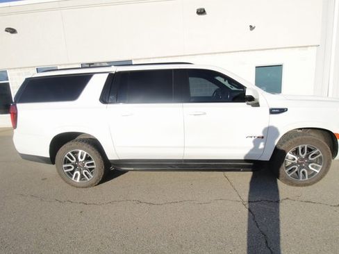 Used 2023 GMC Yukon XL AT4 w/ Technology Package image 20