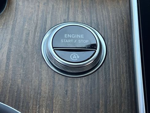 Certified 2024 Mercedes-Benz C 300 4MATIC Sedan image 31