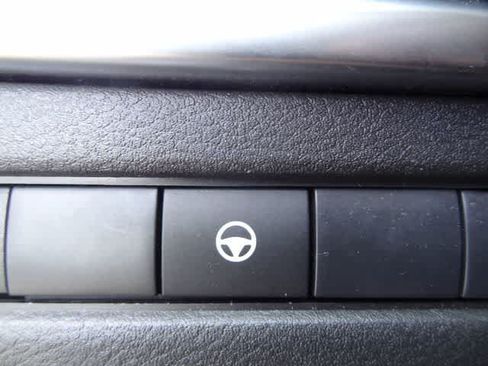 Used 2025 Nissan Rogue SV FWD image 16