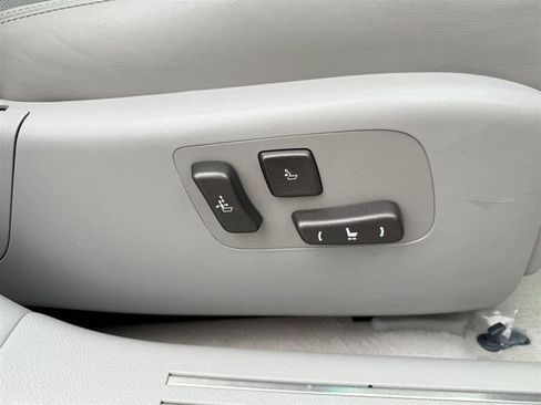 Used 2011 Lexus LS 460 AWD w/ Comfort Plus Pkg image 17
