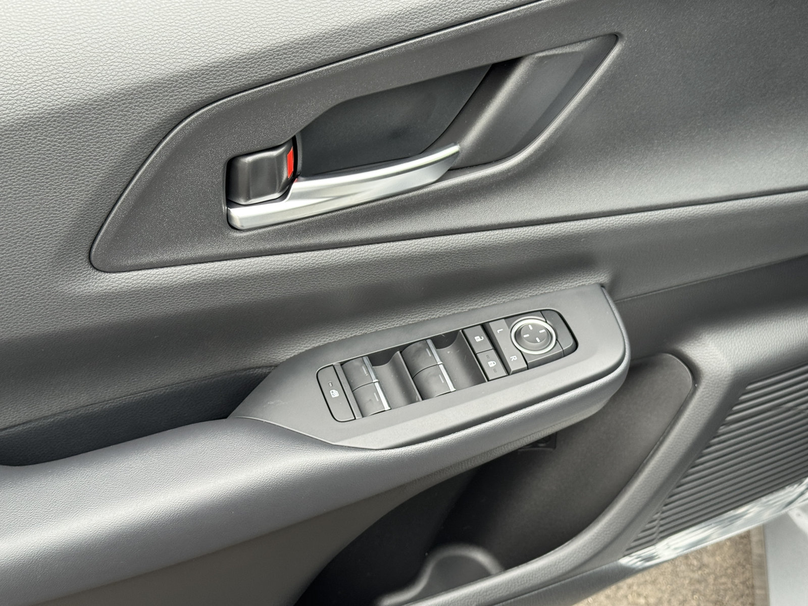 New 2027 Toyota Prius Plug-In Hybrid FWD image 18