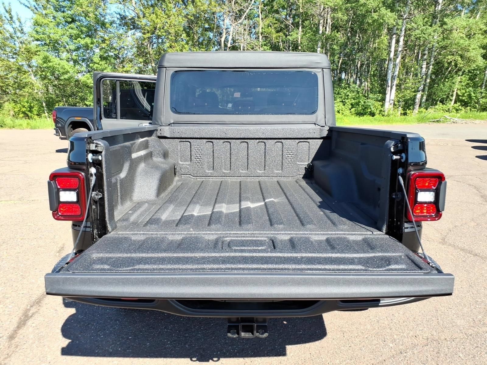 New 2026 Jeep Gladiator Rubicon AWD/4WD image 17